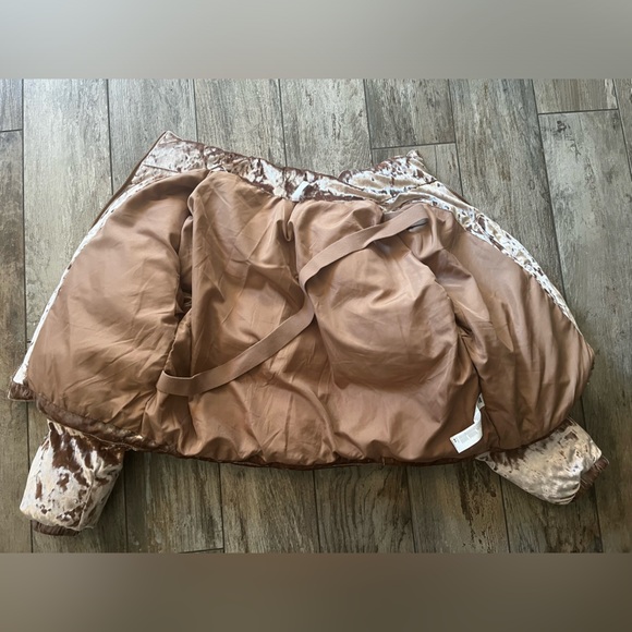NWOT Fabletics Wander crushed velvet cropped puffer - Picture 10 of 11